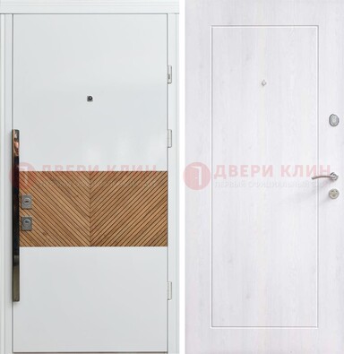 Белая железная дверь МДФ горизонтальной вставкой ДМ-265 в Балашихе