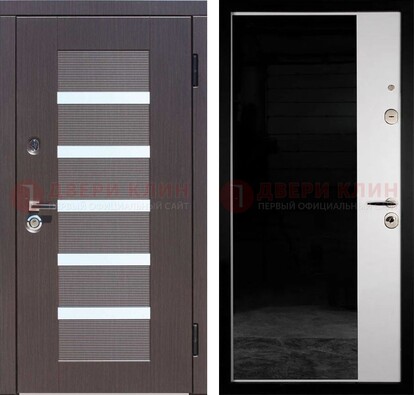 Железная коричневая дверь МДФ с темной стеклянной вставкой внутри ДМ-315 в Балашихе