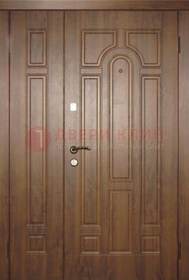 Двухстворчатая коричневая парадная дверь ДПР-48 в Балашихе