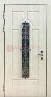 Светлая стальная дверь со стеклом и ковкой ДСК-118 в Балашихе