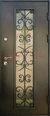 Входная дверь Дверь со стеклом и ковкой черного цвета ДСК-76 для веранды в Балашихе