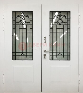 Белая двухстворчатая уличная дверь Винорит со стеклом ДСТ-4 в Балашихе