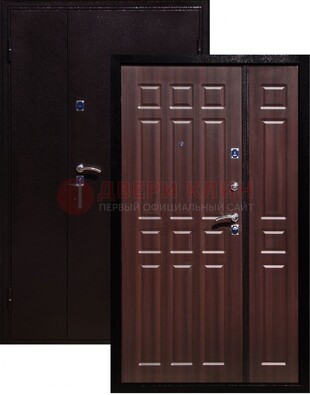 Коричневая металлическая тамбурная дверь ДТМ-24 в Балашихе