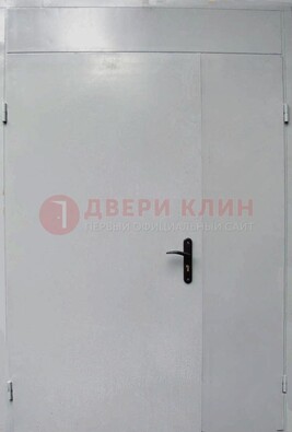 Белая металлическая тамбурная дверь ДТМ-5 в Балашихе