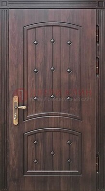 Коричневая уличная дверь с виноритом для дома ДВТ-235 в Балашихе