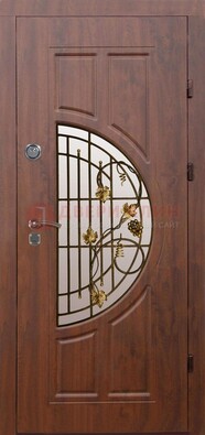 Стальная коричневая дверь с виноритом и ковкой ДВТ-82 в Балашихе