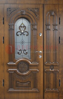 Коричневая двухстворчатая железная дверь с МДФ и витражом ВЖ-32 в Балашихе